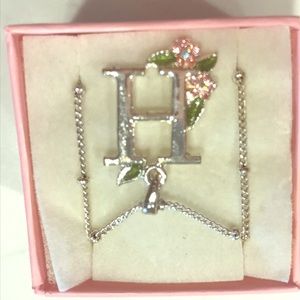 Pretty silver-tone Necklace